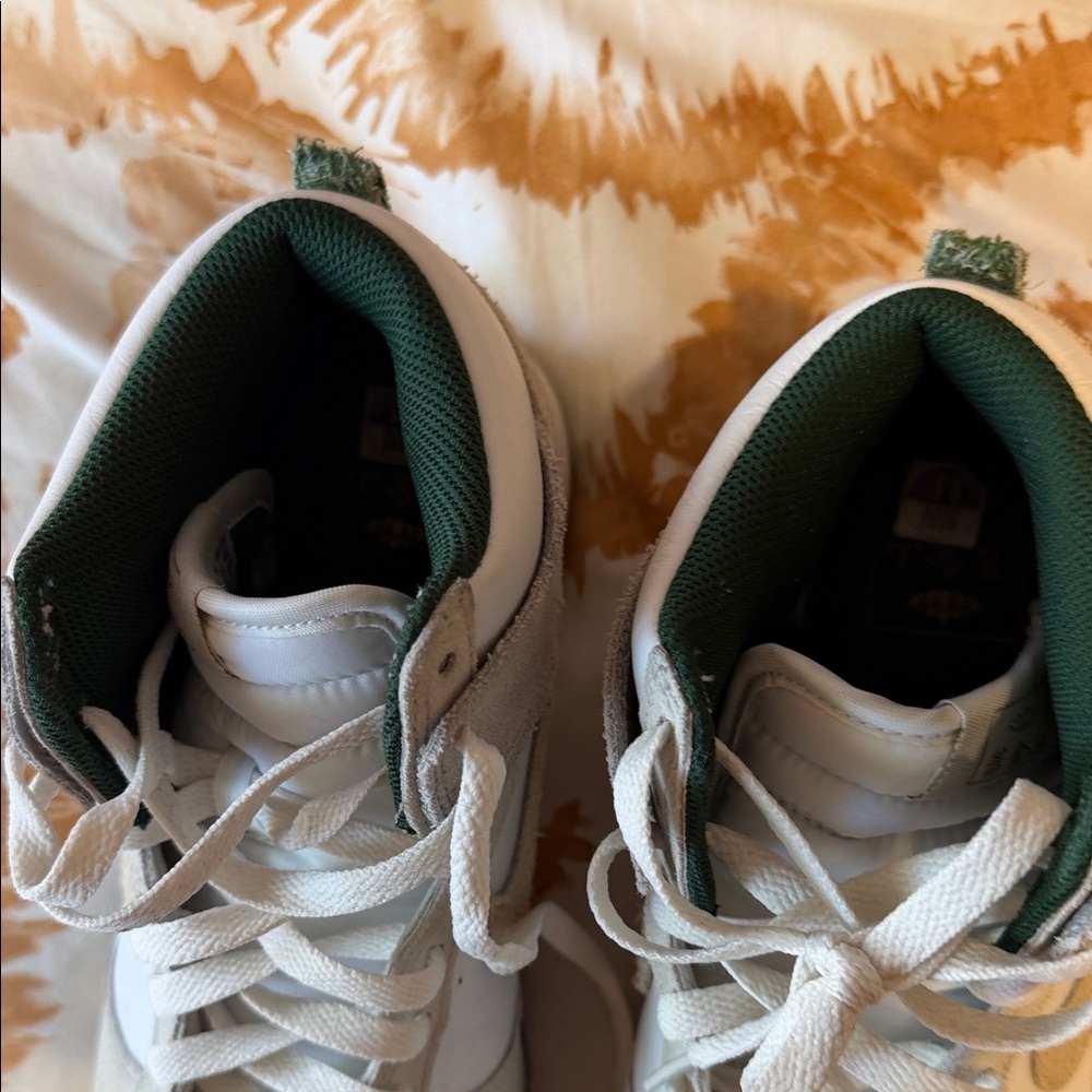 Nike White and Green Men's Shoes - Picture 3 of 7